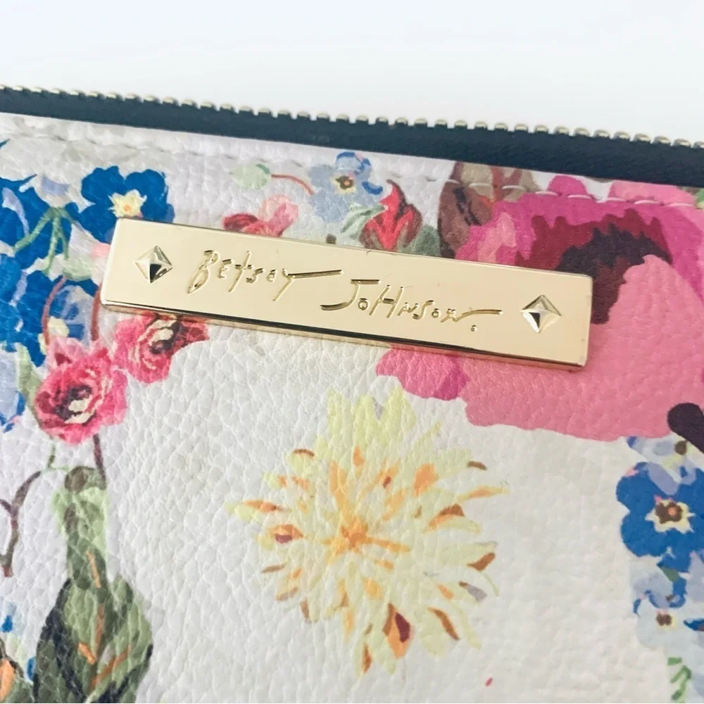 BETSEY JOHNSON Faux Leather Floral Zipper Wallet, pink